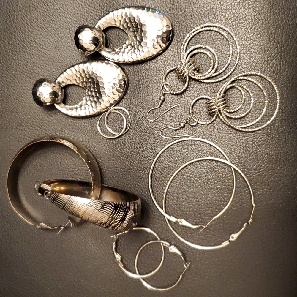 6 Hoop Earings